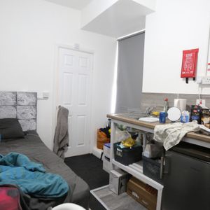 1 bed Studio for Rent - Photo 2