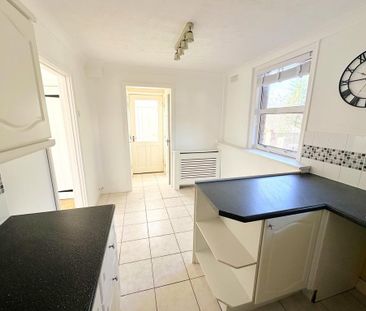 2 bedroom semi-detached house to rent - Photo 4