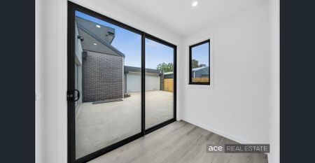 Contemporary residences offering style, comfort, and superb convenience. - Photo 3