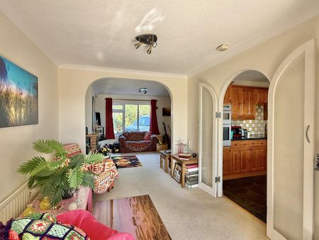 3 bedroom semi-detached house to rent - Photo 3