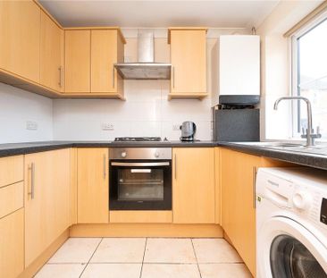 3 bedroom end of terrace house to rent - Photo 3