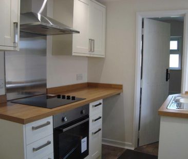 2 bedroom terraced house to rent - Photo 3