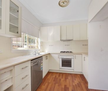 Three Bedroom Townhouse $870 per week! - Photo 1