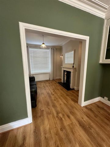 2 bedroom end of terrace house to rent - Photo 3