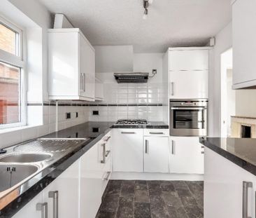 3 bedroom semi-detached house to rent - Photo 6