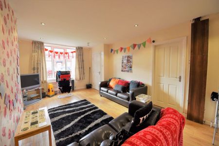 5 bedroom House in Langdale Gardens, Leeds - Photo 4