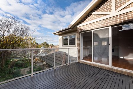 2 Kingswood Rise, Box Hill South VIC 3128 - Photo 3