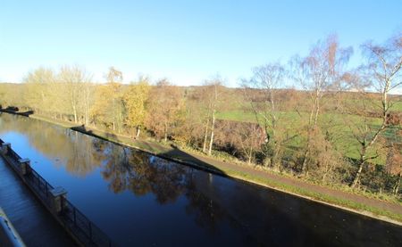 Narrowboat Wharf, LS13 - Photo 3