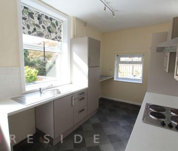 2 bedroom end of terrace house to rent - Photo 5
