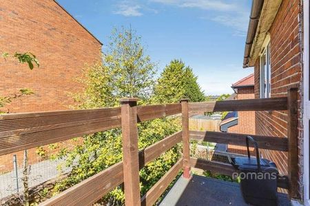 Top Floor Flat, Goldsmid Road, Reading, RG1 - Photo 4