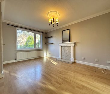 15, Abbeydale Oval, Kirkstall, Leeds, West Yorkshire, LS5 3RF - Photo 1