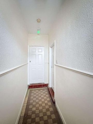 First Floor Flat, Newport Street, Middleport, Stoke-on-trent, ST6 - Photo 3