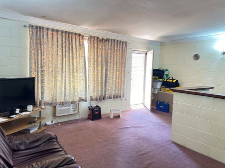 Semi furnished easy to maintain Unit Close to Kalgoorlie CBD - Photo 2