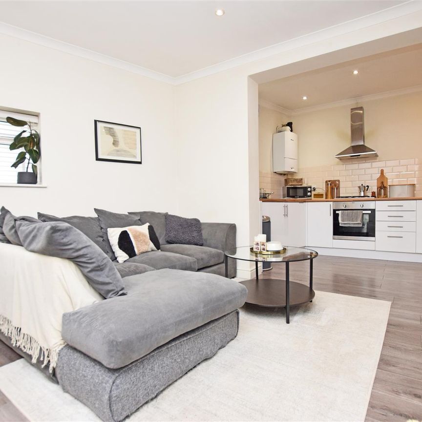 Tudor Road, Hampton, TW12 - Photo 1