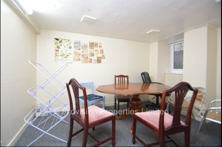 7 Bedroom Student Property - Photo 2
