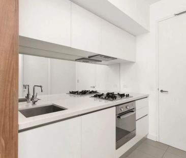 Unbeatable South Yarra Lifestyle & Convenience - Photo 1