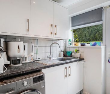 6 bedroom detached house to rent - Photo 3