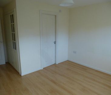 3 bedroom link detached house to rent - Photo 5