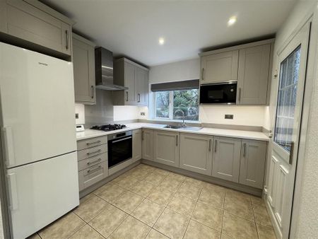 3 bedroom semi-detached house to rent - Photo 5