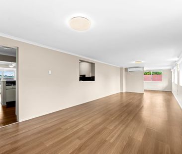 Large Family Home with Pool – Flexible Living & Multiple Spaces - Photo 2