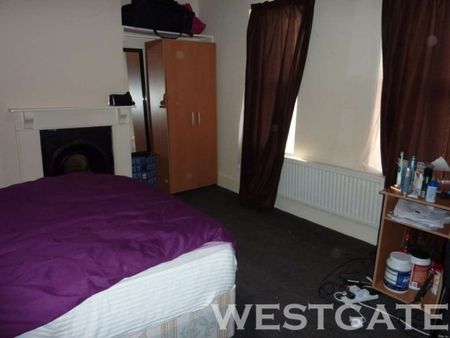 5 Bed - St Peters Road, University Area - Photo 2