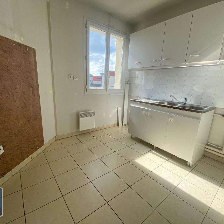Location Appartement 4 pièces 76m² MAUBEUGE 59600 - Photo 1