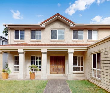 Spacious 5-Bedroom Family Home with Ducted Air and Media Room - Photo 2