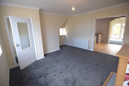 To Let 3 Bed Semi-Detached House - Photo 3