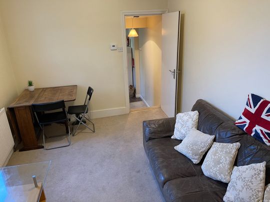 2 Bed Flat, Aldeburgh Street, SE10 - Photo 1