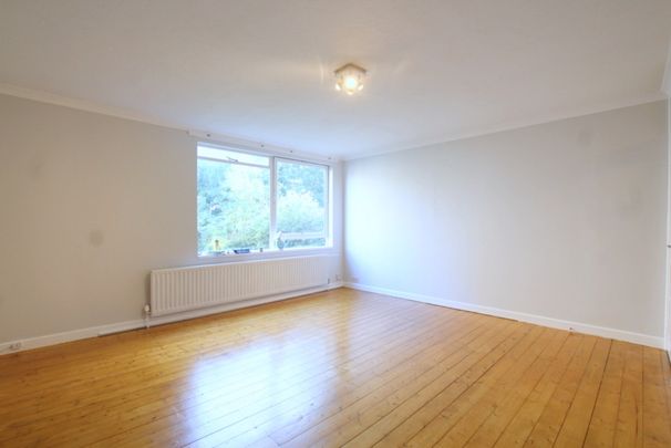 3 Bedroom Apartment, Carlton Drive, Putney - Photo 1