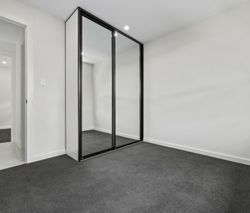 Brand new, luxurious and ready to go! - Photo 4