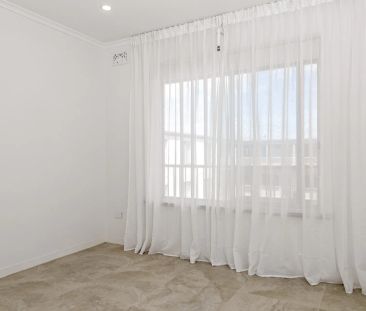 Two Bedroom Gem in Prime Location with Sea Views! - Photo 3