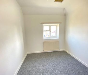 4 bedroom semi-detached house to rent - Photo 3