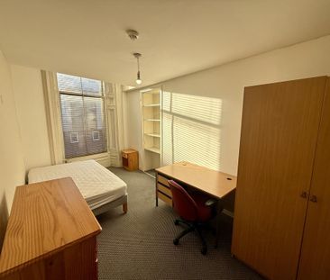 5 bedroom flat to rent - Photo 2