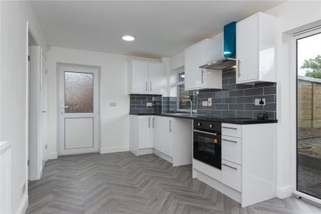 3 bedroom semi-detached house to rent - Photo 5