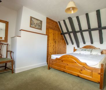 3-Bedroom Character Cottage in a Popular Village Location - Photo 2