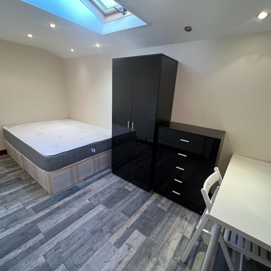 Room in a Shared House, Geary Road, NW10 - Photo 1