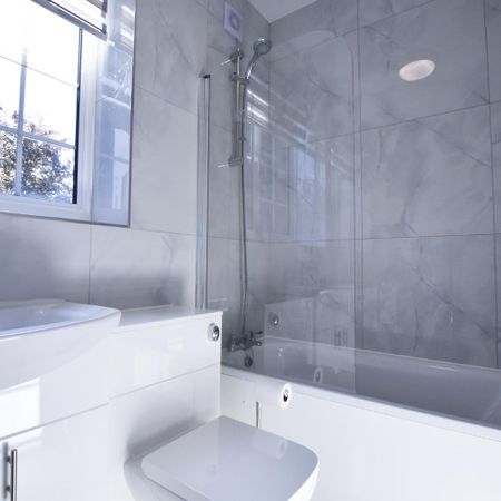 Mortimer Court, Abbey Road, London NW8 - Photo 3