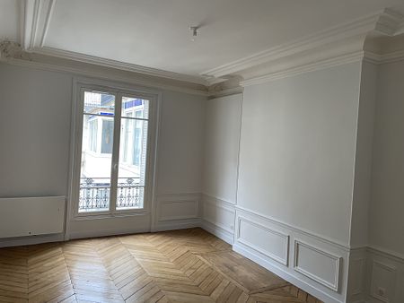 APPARTEMENT REFAIT A NEUF 3 PIECES, 2 CHAMBRES, CHAMPS-ELYSEES, RUE MARBEUF - Photo 2