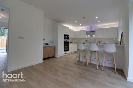 4 bedroom semi-detached house to rent - Photo 3