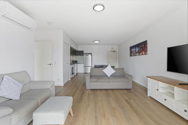 Stylish Fully Furnished One Bedroom with Modern Bathroom in New Farm - Photo 1