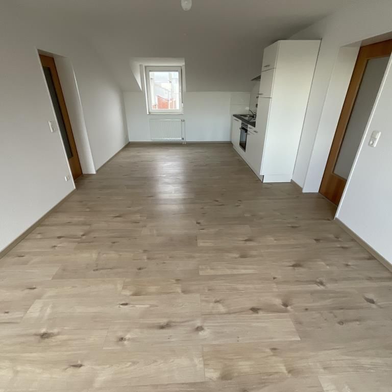 Wohnen direkt am Wasser! 2-ZKB-Balkonwohnung mit Einbauküche direkt am Bontekai zu vermieten! - Photo 1