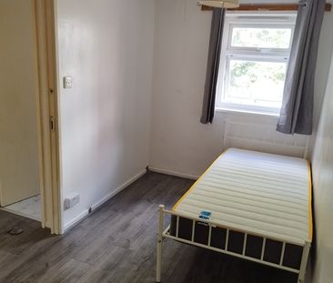 3 Bed Terraced House, St. Johns Road, LS3 - Photo 3