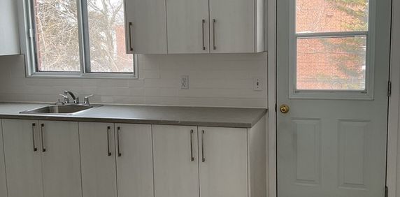 3 1/2 Entièrement Rénové - Photo 2