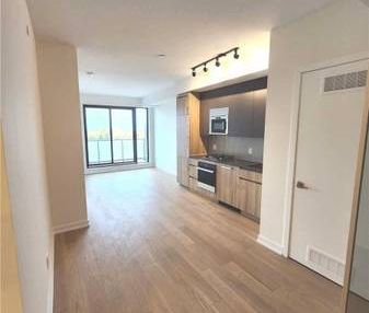 Luxurious feel roncy area + den parking included! - Photo 1