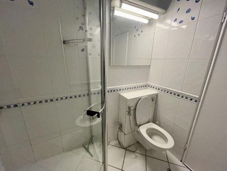 3 bedroom flat to rent - Photo 4