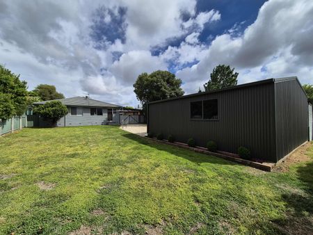 9 Robert Crescent, Wodonga VIC 3690 - House For Rent | Domain - Photo 3