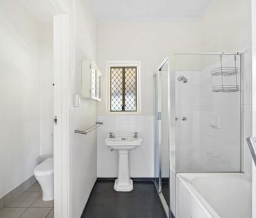 Modern comfort meets everyday practicality - Photo 1