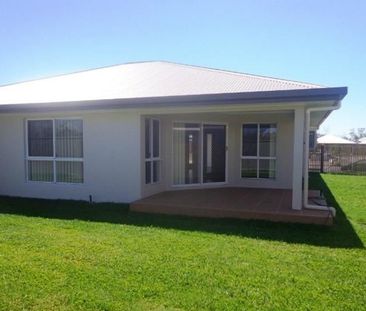91 Bonnett Rd, Mount Low QLD 4818 - House For Rent | Domain - Photo 5