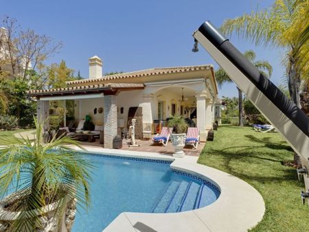 4 bedroom luxury Villa for rent in Nueva Andalucía, Marbella, Malaga, Andalusia - Photo 2